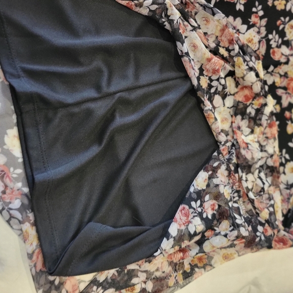 Tiana B NY Sheer Flowy Floral Print Maxi Dress Over Black Lining Med - Picture 4 of 9